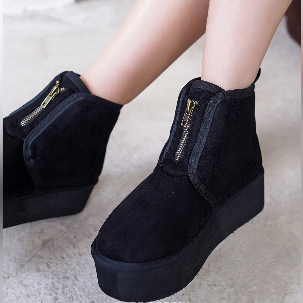 🆕🖤ROBBIN GIRL: BLACK Zip It Up Platform Booties 8.5